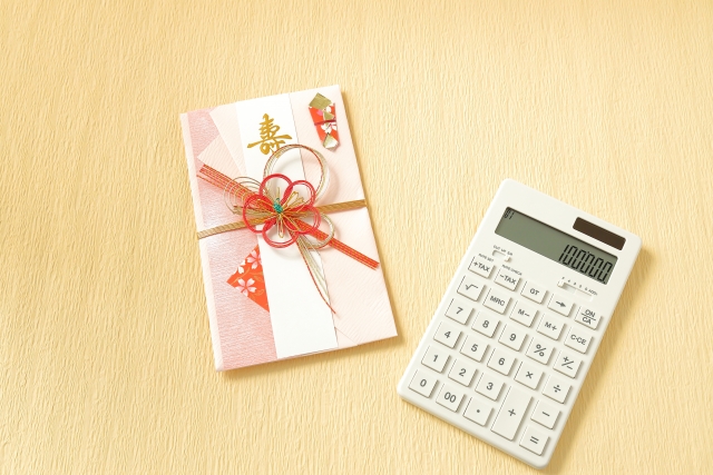 親戚に出産祝いを渡す金額相場は?