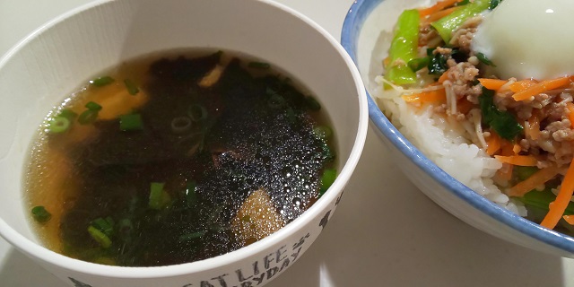 【Kit Oisix】「ジューシーそぼろと野菜のビビンバ」と「小ねぎとのり、豆腐の韓国風スープ」